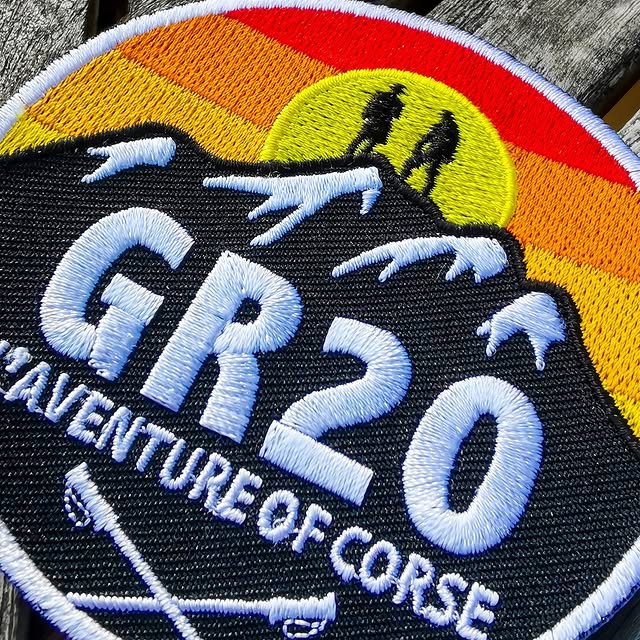 L’écusson brodé GR20 est un badge permettant de customiser votre sac à dos ou to
